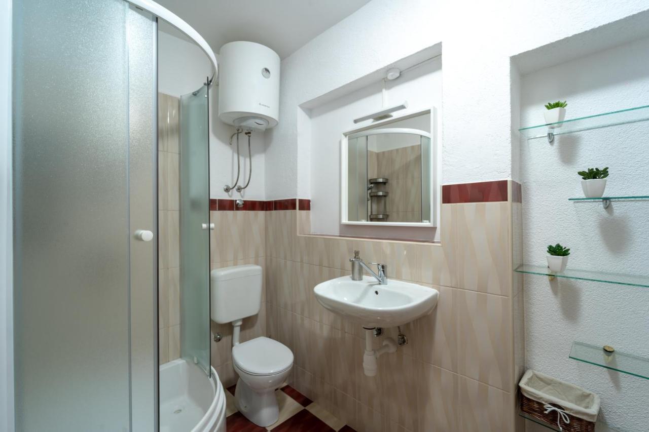 Erika Apartment Кърк Екстериор снимка