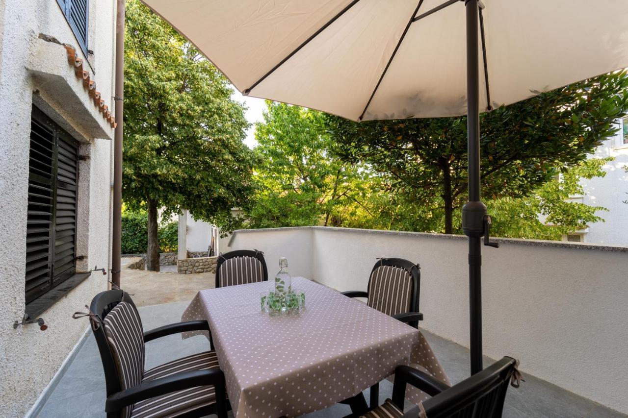 Erika Apartment Кърк Екстериор снимка