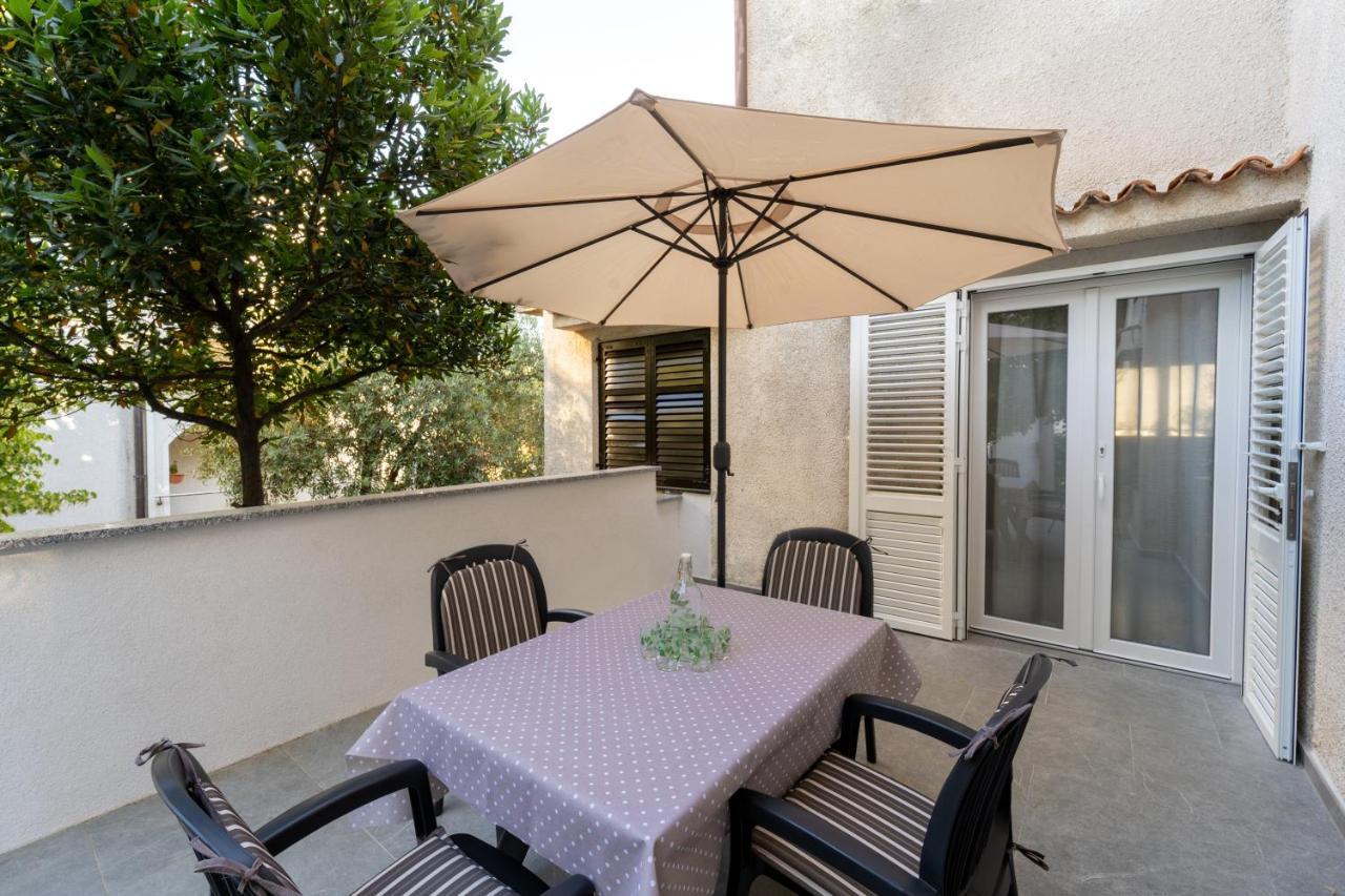 Erika Apartment Кърк Екстериор снимка