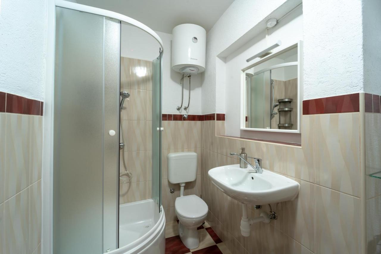Erika Apartment Кърк Екстериор снимка