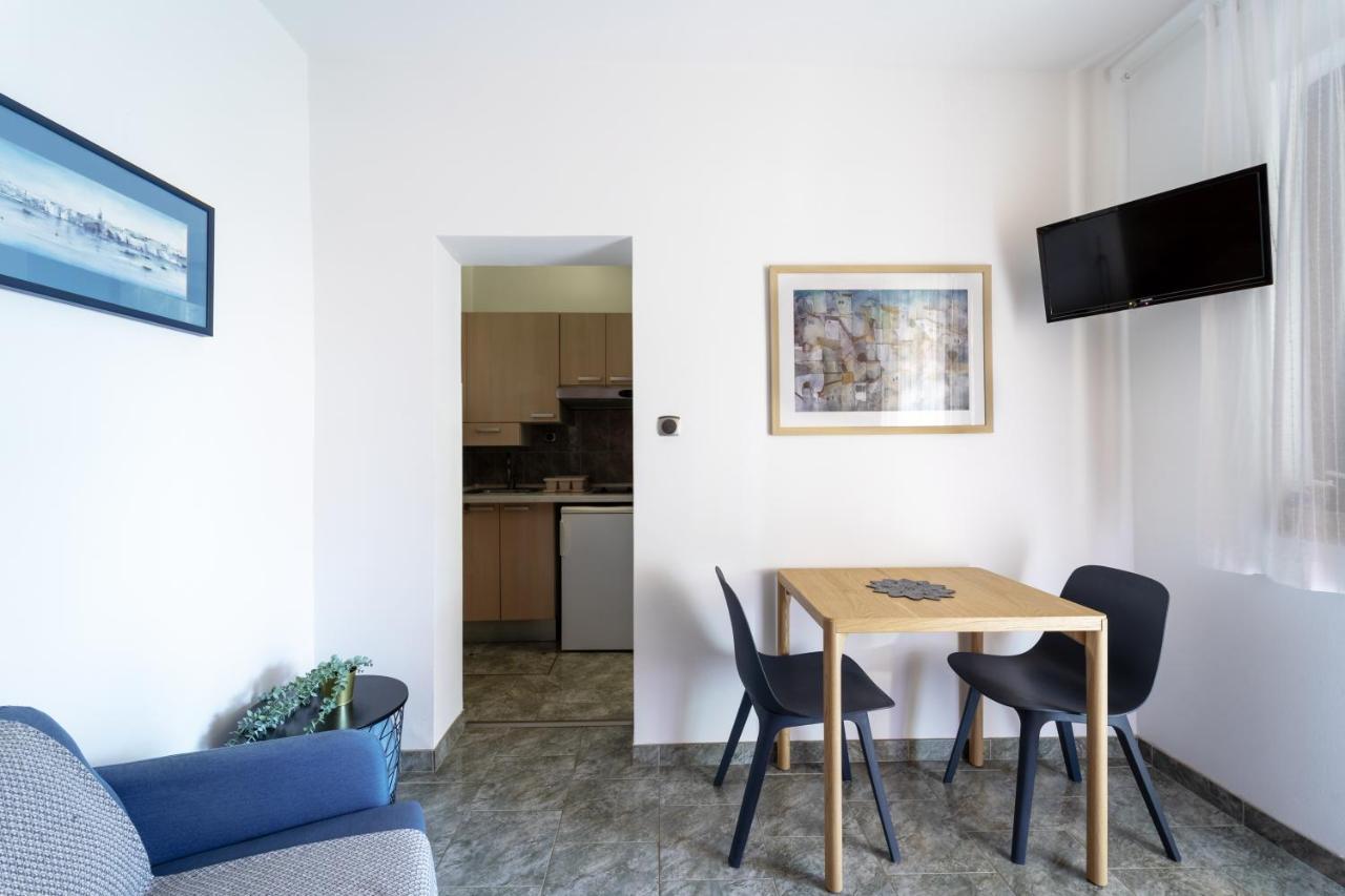 Erika Apartment Кърк Екстериор снимка